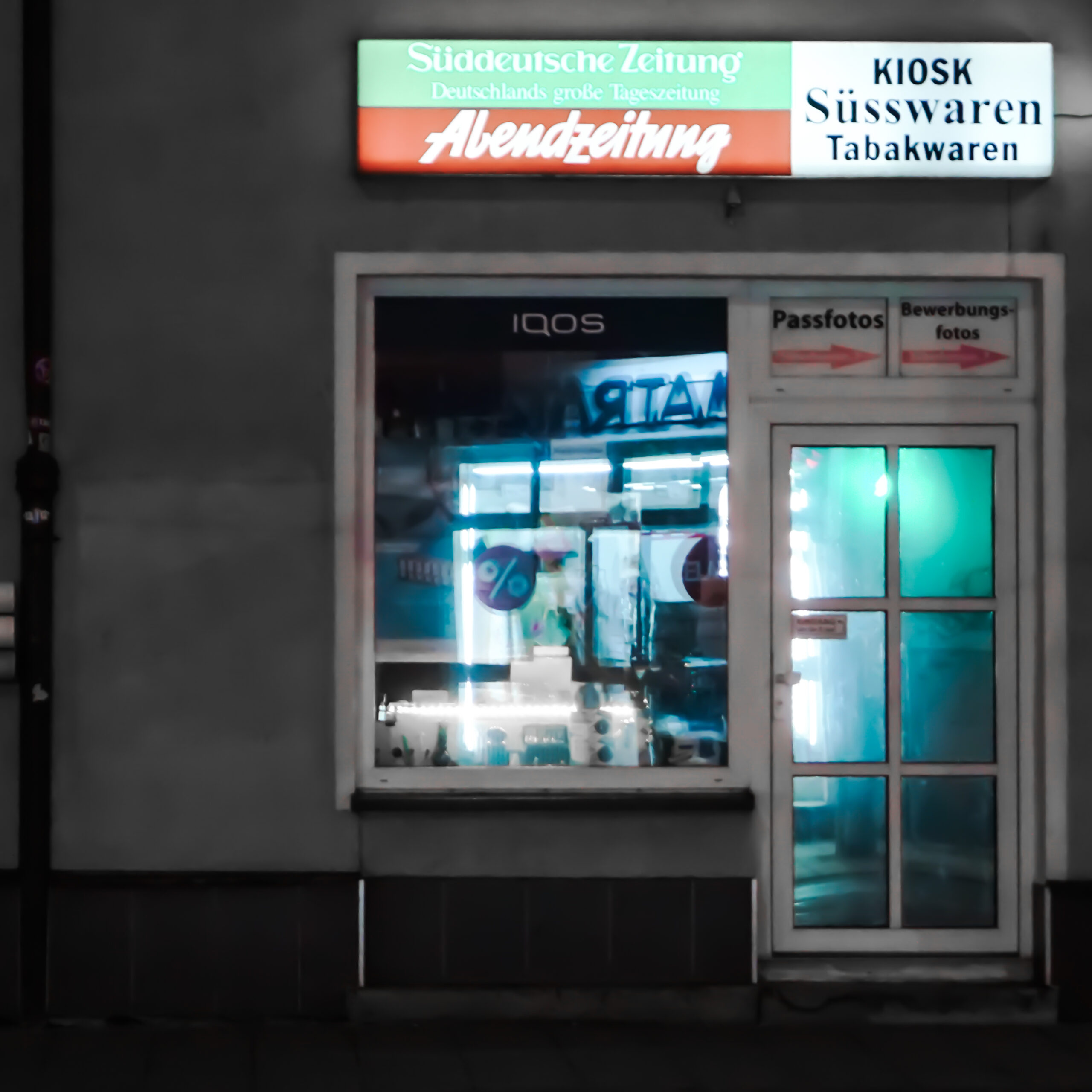 kiosk by night (3 von 1)